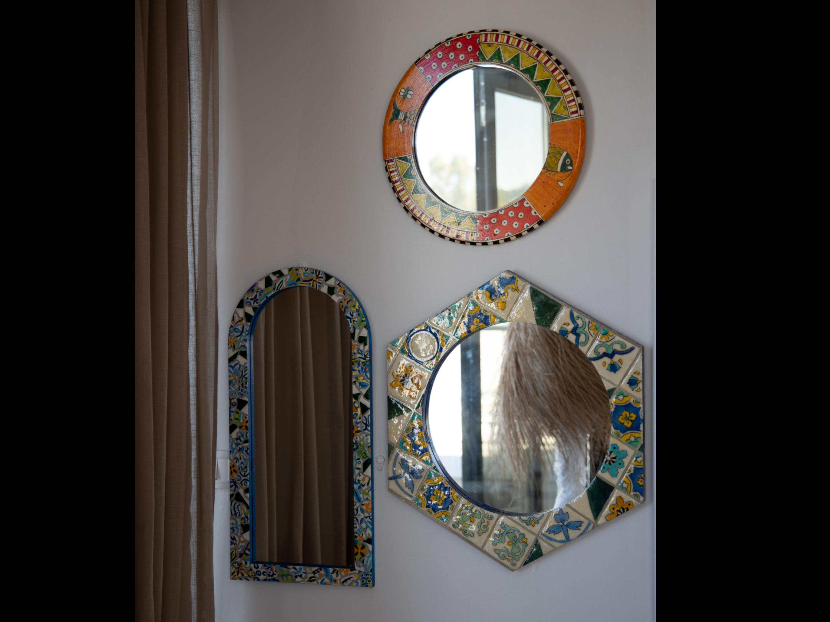 Petit miroir méditerranéen en bois pour une décoration bohème aux motifs porte  bonheur